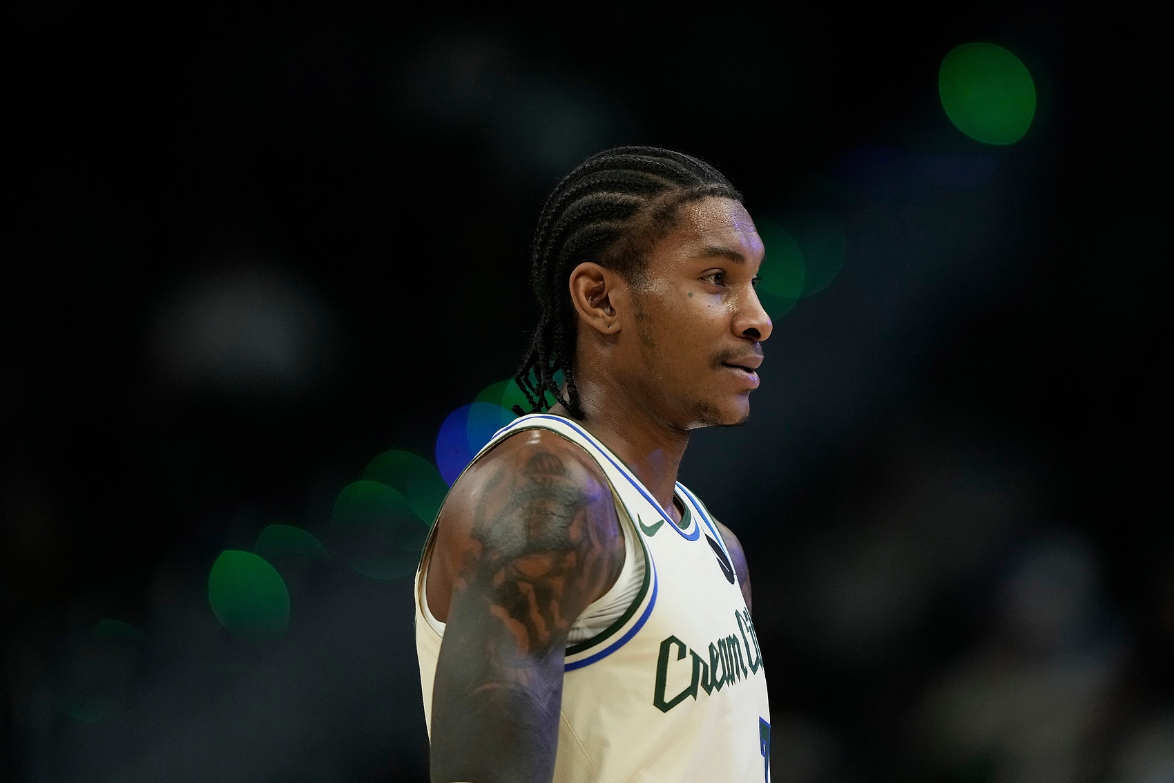 开云体育娱乐-用扣篮回应！小波特断球反击高速奔袭 上演一条龙双手暴扣